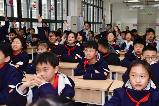 课堂”普法进校园以“小”课堂解锁“大”安全j9九游真人游戏第一品牌江北公安“江小警云(图2)