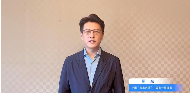 两会就又获“新身份”网友：当仁不让j9国际厉害！48岁靳东刚参加完(图3)