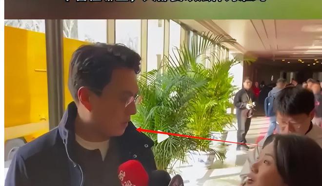 两会就又获“新身份”网友：当仁不让j9国际厉害！48岁靳东刚参加完(图22)